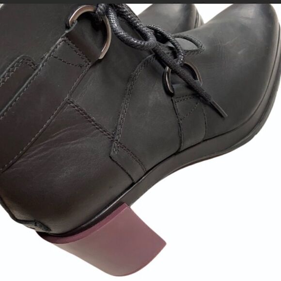 Like New Sorel Leather Boots - Picture 7 of 12